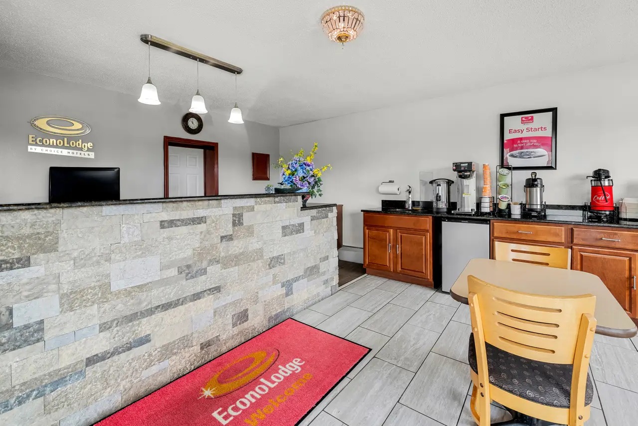 Lobby area of Econo Lodge Kingsport East